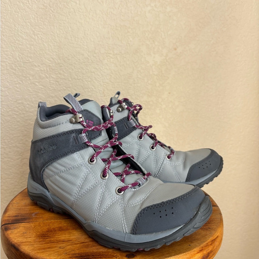 Columbia Women's Gray and Pink Athletic Shoes